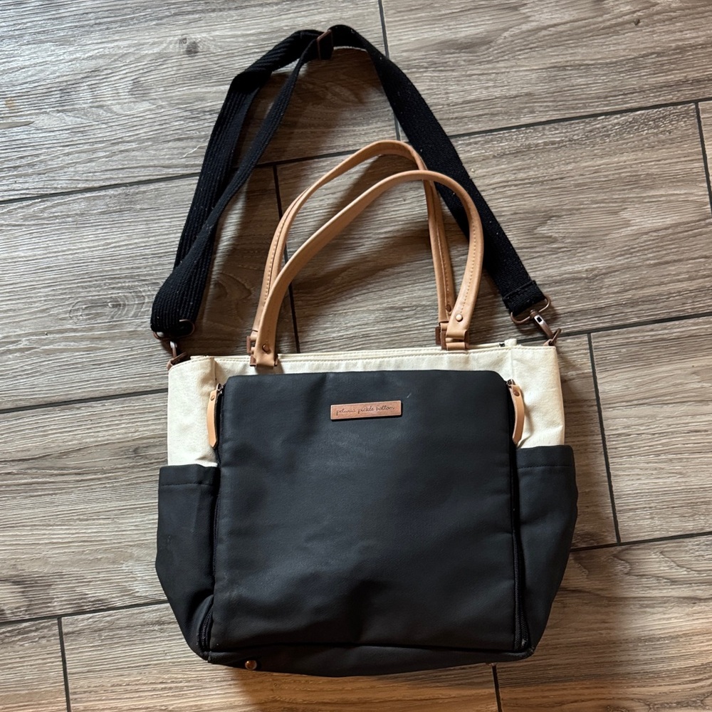 Petunia Pickle Bottom City Carryall, Birch/Black Diaper Bag
